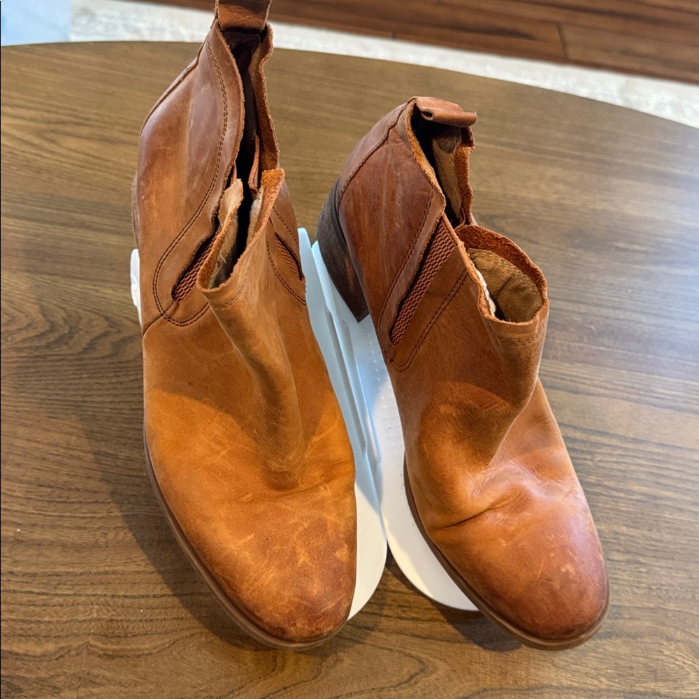 Korks by Kork-Ease Tea Distressed Leather Chelsea Ankle Booties in Tan